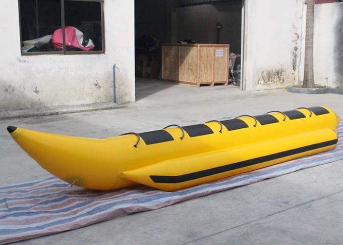 노란/검정 0.9mm PVC는 팽창식 물 장난감 물 게임 바나나 보트를 제물낚시로 낚시질합니다